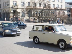 150 трабанта, преследвани от 4 мерцедеса превзеха В. Търново