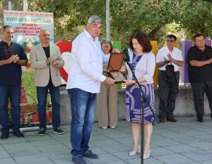 900-грамов домат спечели състезанието на новия кулинарен фестивал в Джулюница