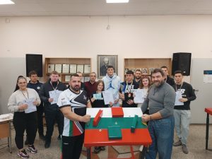 В  ПГ по туризъм „Д-р Васил Берон“ се проведе първият училищен турнир по armwrestling (борба с ръце) във В. Търново