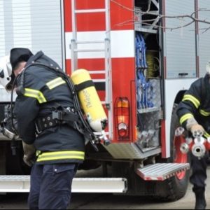 Две момчета подпалиха социална сграда в Стражица