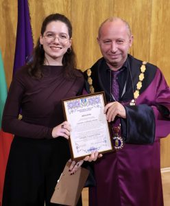 Елеонора Ганчева е носител на Академичната награда на ВТУ