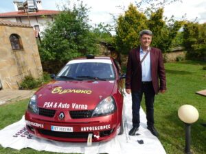 Емил Денев показа новия си автомобил, тръгва към своя 45-и сезон