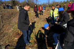 Кметът Панов и „Джуниър бенд“ дадоха старт на новата гора на „Гарга баир“
