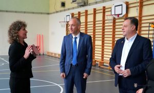 Кметът Панов и образователният министър разгледаха ОУ „Бачо Киро“, проектът за модернизация навлиза във финален етап