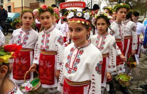 Лазарки на Самоводската чаршия наричаха за здраве и берекет