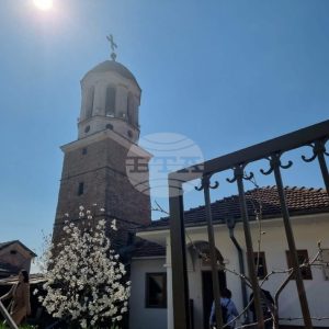 Отец Славчо: Знакът на днешния ден е Христовият кеносис, което означава себеунижение