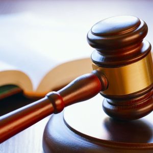Подсъдим и Прокуратурата оспорват постановени 2 години затвор за кражба за близо 12 000 лева