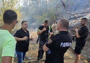 Пожарът между В. Търново и Дебелец вече е локализиран