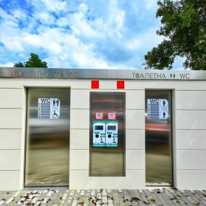 Първата обществена тоалетна, която се самопочиства, заработи в Елена