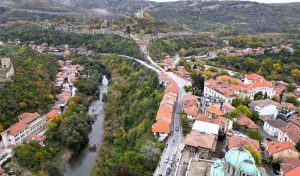 Ремонтират отводнителните съоръжения край крепостта Царевец