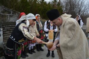 Ритуал за хвърляне на кръста за Богоявление в Павликенско