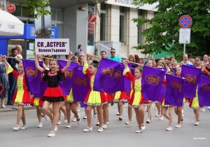 С дефиле по главната улица започнаха мажоретките в “Търновска перла”
