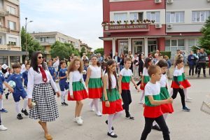 С празнично шествие, концерт и връчване на наградите „24 май“ беше отбелязан Денят на писмеността в Лясковец